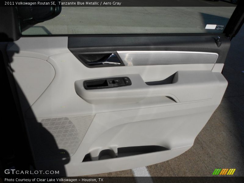 Tanzanite Blue Metallic / Aero Gray 2011 Volkswagen Routan SE