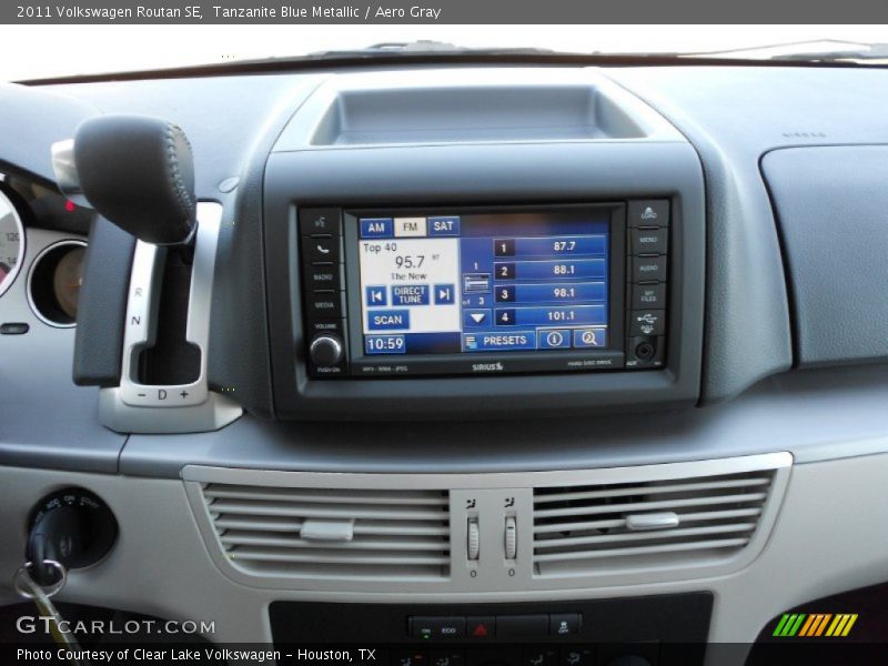 Tanzanite Blue Metallic / Aero Gray 2011 Volkswagen Routan SE