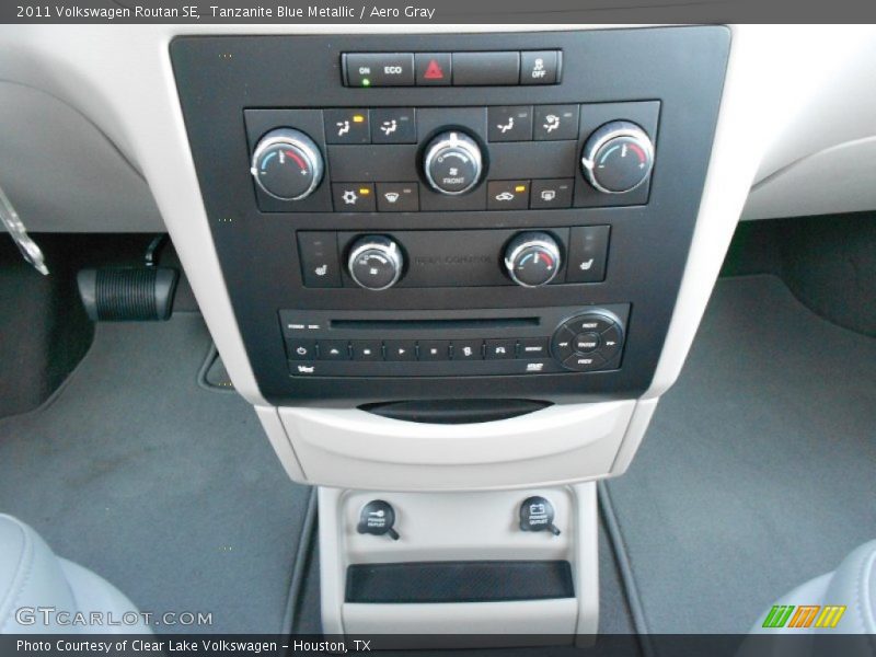 Tanzanite Blue Metallic / Aero Gray 2011 Volkswagen Routan SE