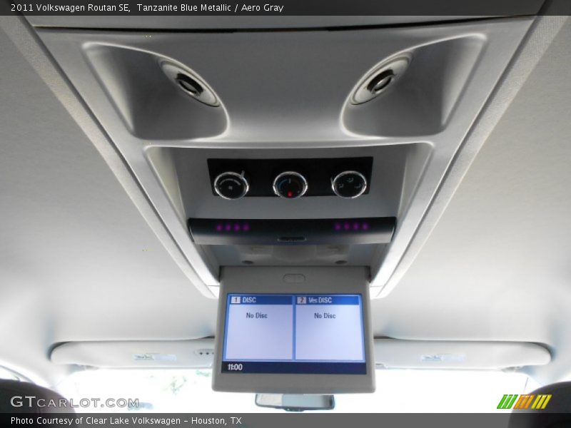 Tanzanite Blue Metallic / Aero Gray 2011 Volkswagen Routan SE