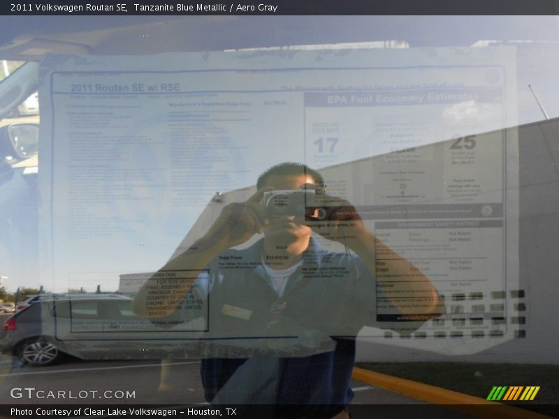 Tanzanite Blue Metallic / Aero Gray 2011 Volkswagen Routan SE