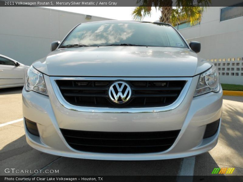 Mercury Silver Metallic / Aero Gray 2011 Volkswagen Routan S