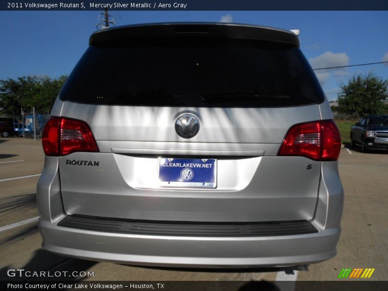 Mercury Silver Metallic / Aero Gray 2011 Volkswagen Routan S