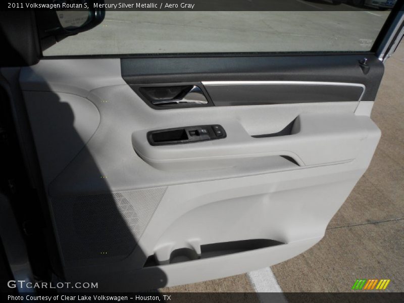 Mercury Silver Metallic / Aero Gray 2011 Volkswagen Routan S