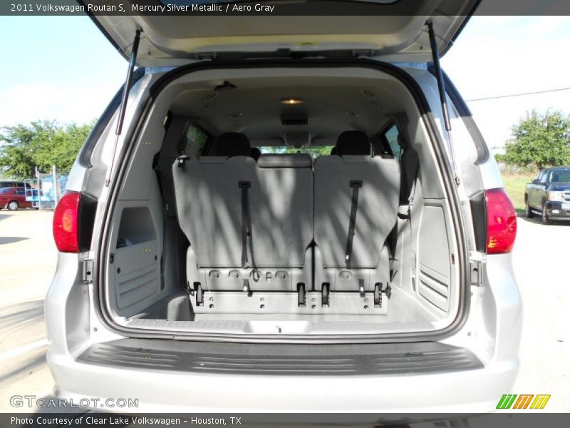 Mercury Silver Metallic / Aero Gray 2011 Volkswagen Routan S