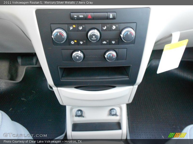 Controls of 2011 Routan S