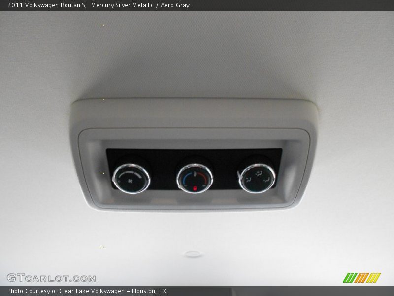 Controls of 2011 Routan S