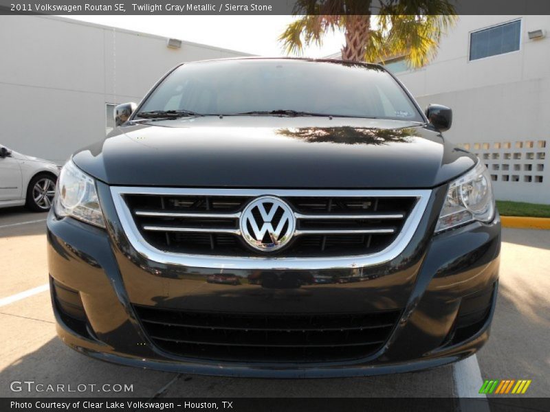 Twilight Gray Metallic / Sierra Stone 2011 Volkswagen Routan SE