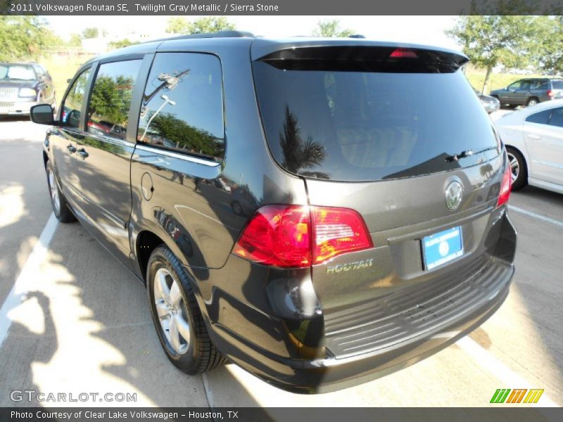 Twilight Gray Metallic / Sierra Stone 2011 Volkswagen Routan SE