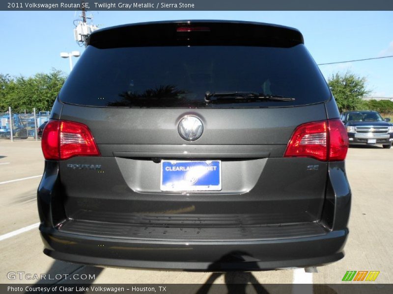 Twilight Gray Metallic / Sierra Stone 2011 Volkswagen Routan SE