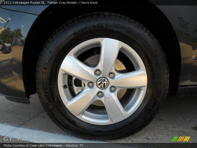 Twilight Gray Metallic / Sierra Stone 2011 Volkswagen Routan SE