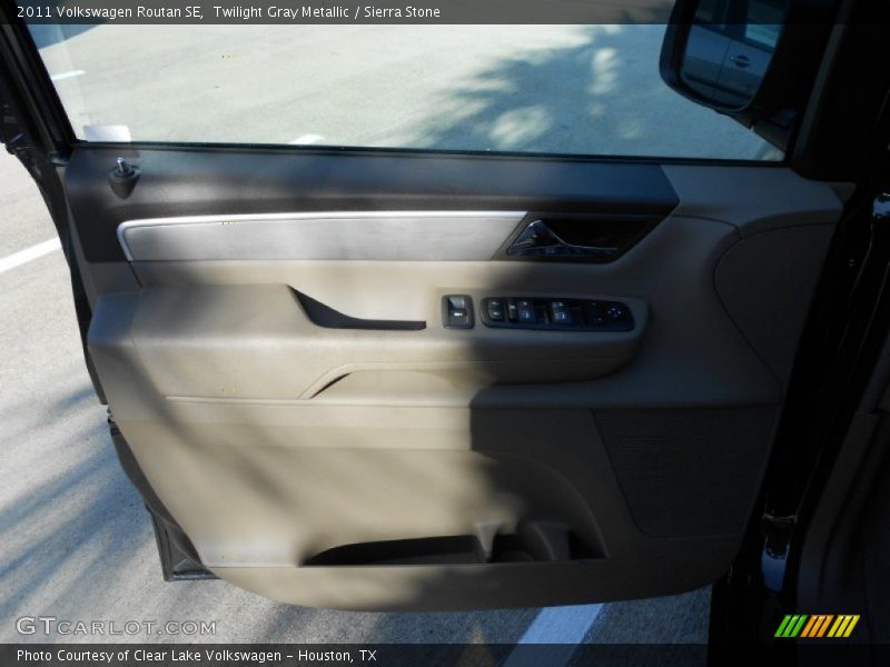 Twilight Gray Metallic / Sierra Stone 2011 Volkswagen Routan SE