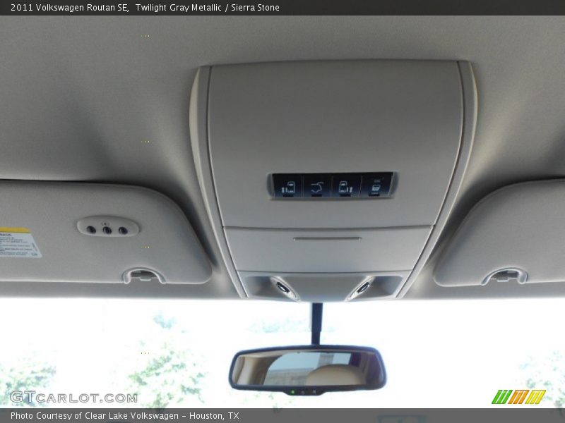 Twilight Gray Metallic / Sierra Stone 2011 Volkswagen Routan SE