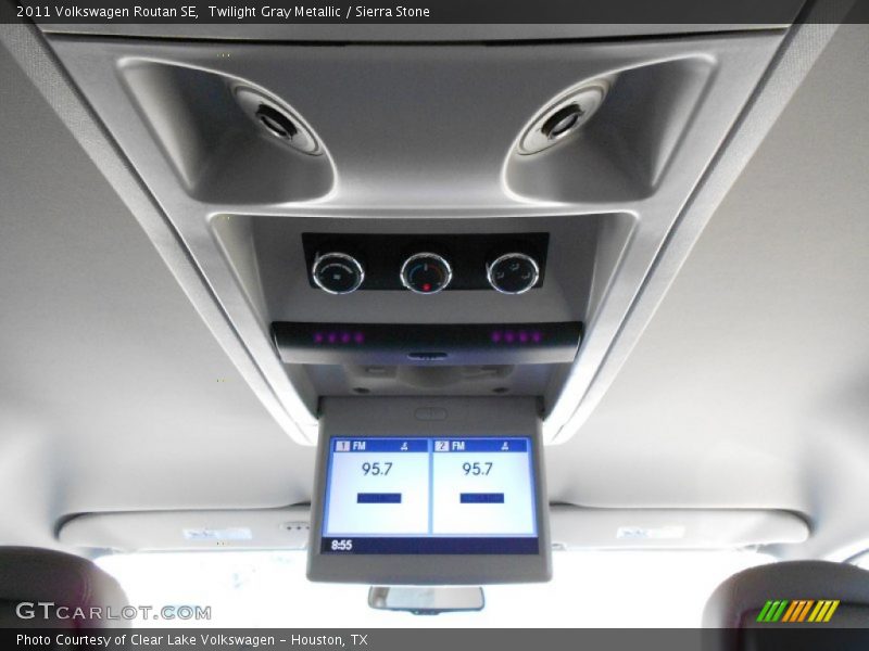 Twilight Gray Metallic / Sierra Stone 2011 Volkswagen Routan SE
