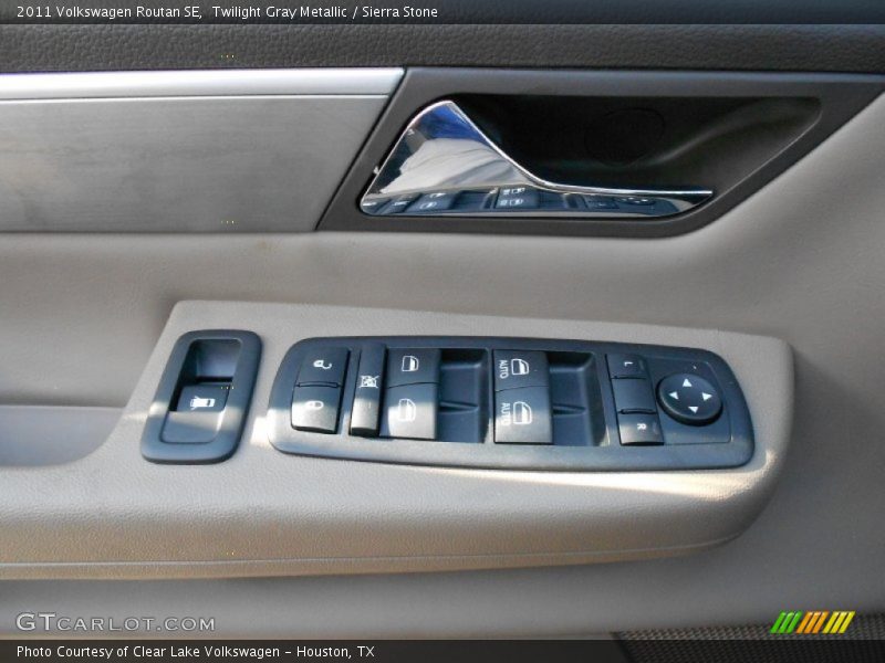 Twilight Gray Metallic / Sierra Stone 2011 Volkswagen Routan SE