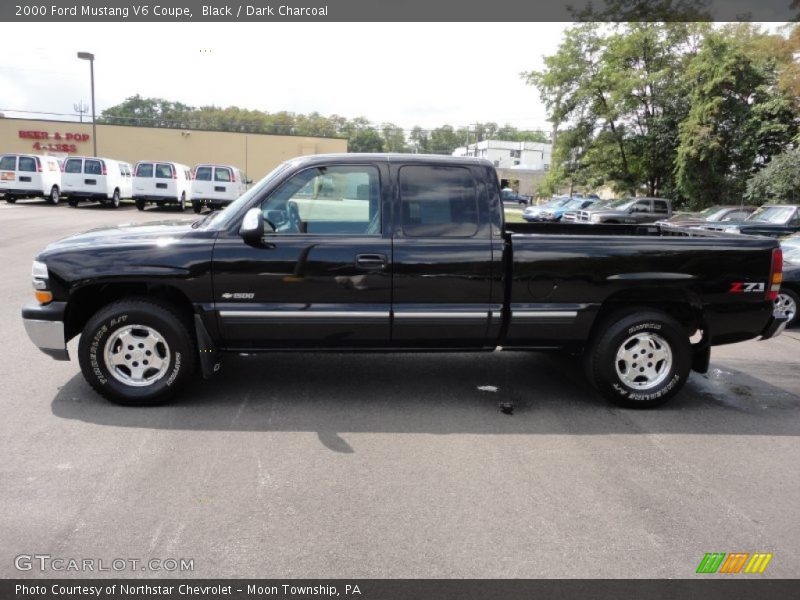 Black / Dark Charcoal 2000 Ford Mustang V6 Coupe