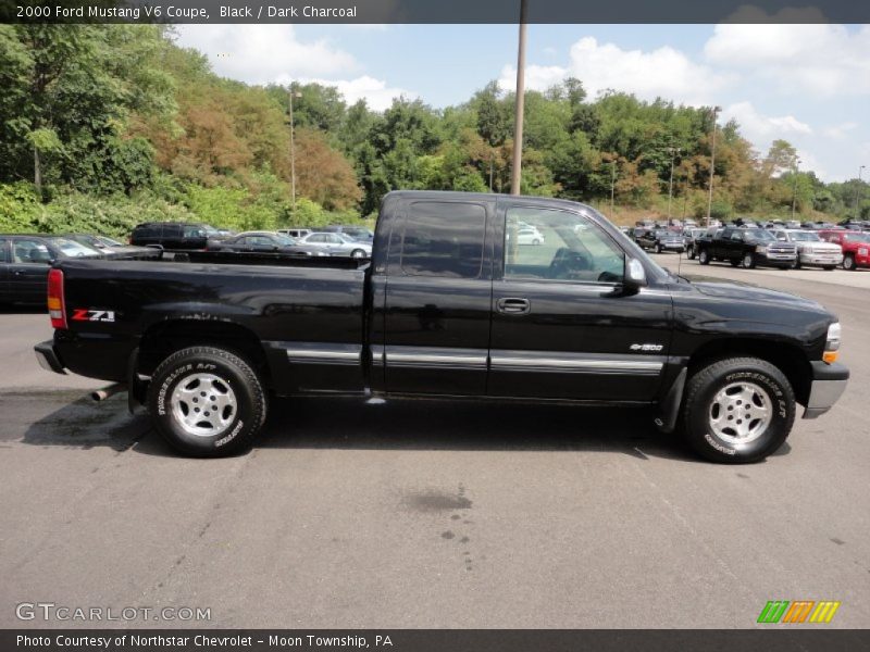 Black / Dark Charcoal 2000 Ford Mustang V6 Coupe