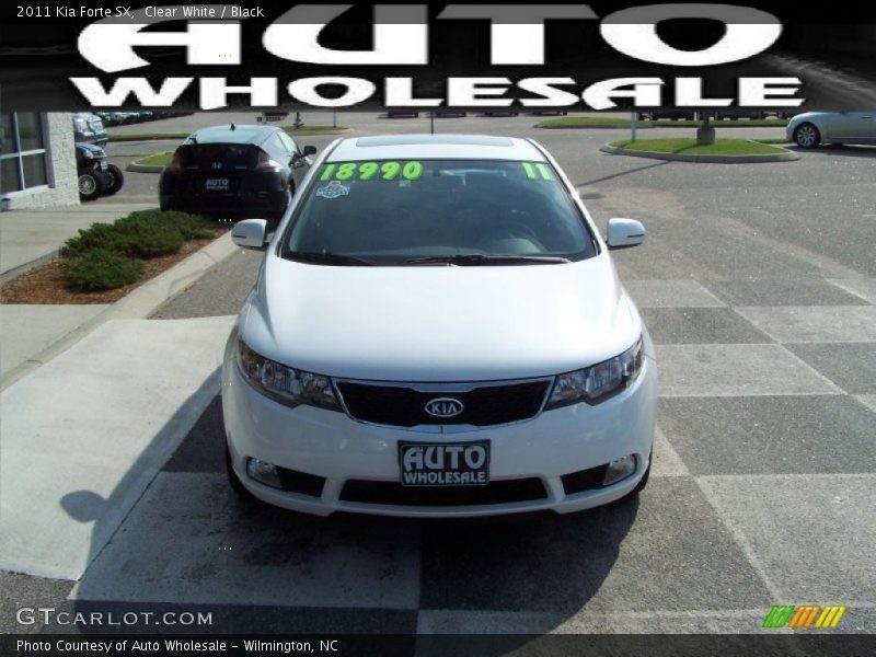 Clear White / Black 2011 Kia Forte SX