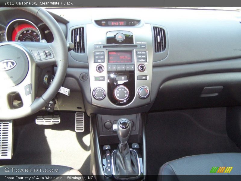 Clear White / Black 2011 Kia Forte SX