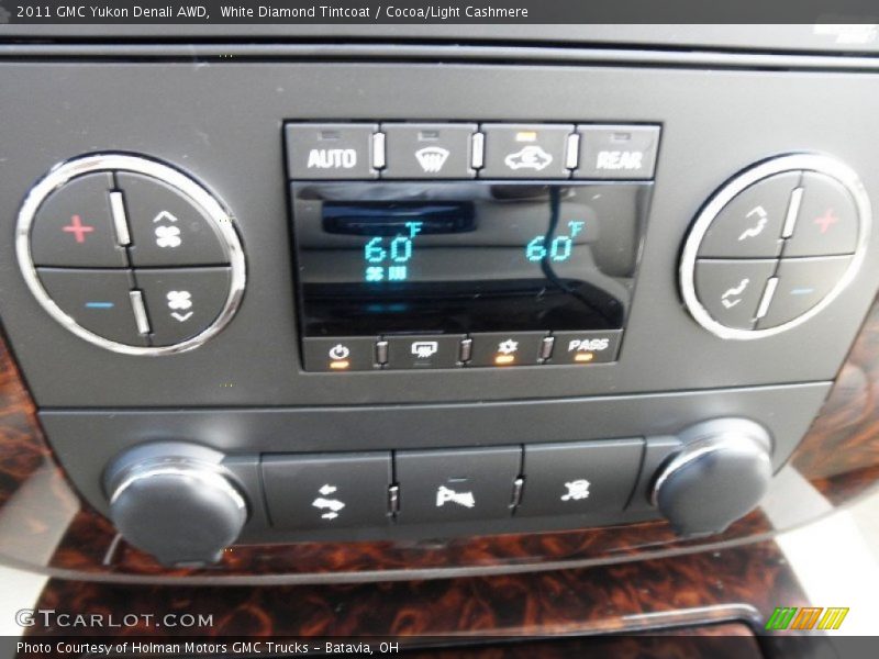 White Diamond Tintcoat / Cocoa/Light Cashmere 2011 GMC Yukon Denali AWD
