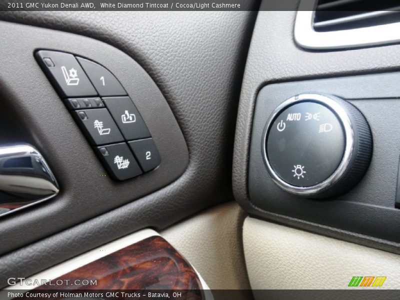 White Diamond Tintcoat / Cocoa/Light Cashmere 2011 GMC Yukon Denali AWD