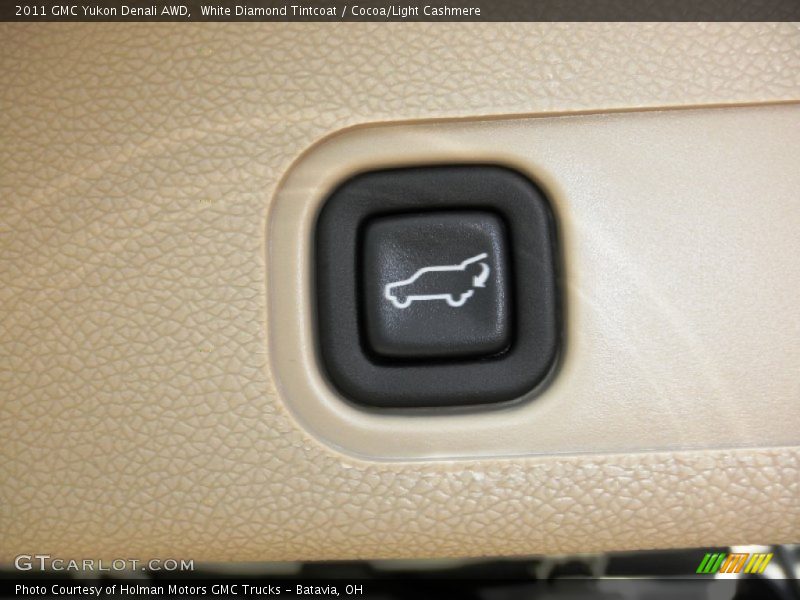 White Diamond Tintcoat / Cocoa/Light Cashmere 2011 GMC Yukon Denali AWD