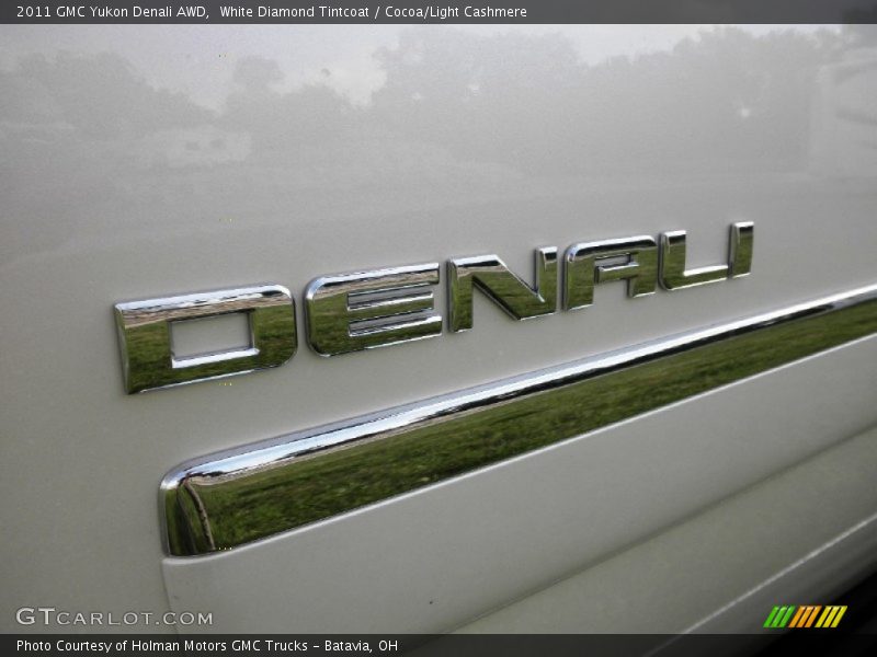 White Diamond Tintcoat / Cocoa/Light Cashmere 2011 GMC Yukon Denali AWD