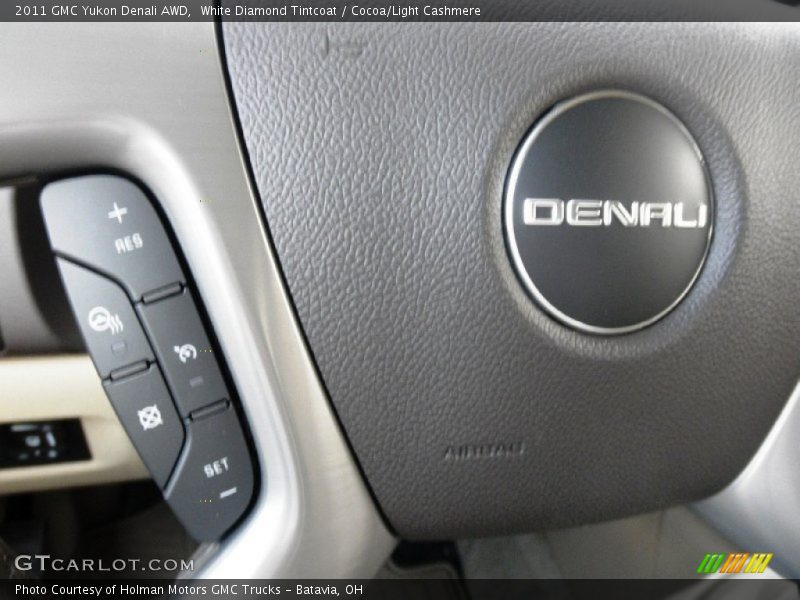White Diamond Tintcoat / Cocoa/Light Cashmere 2011 GMC Yukon Denali AWD
