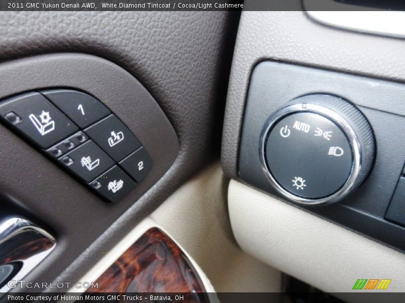 White Diamond Tintcoat / Cocoa/Light Cashmere 2011 GMC Yukon Denali AWD