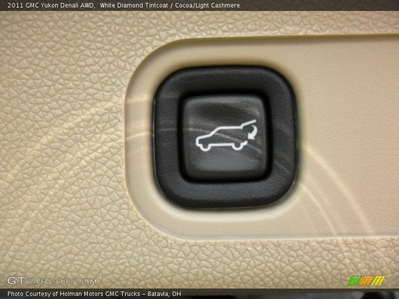 White Diamond Tintcoat / Cocoa/Light Cashmere 2011 GMC Yukon Denali AWD