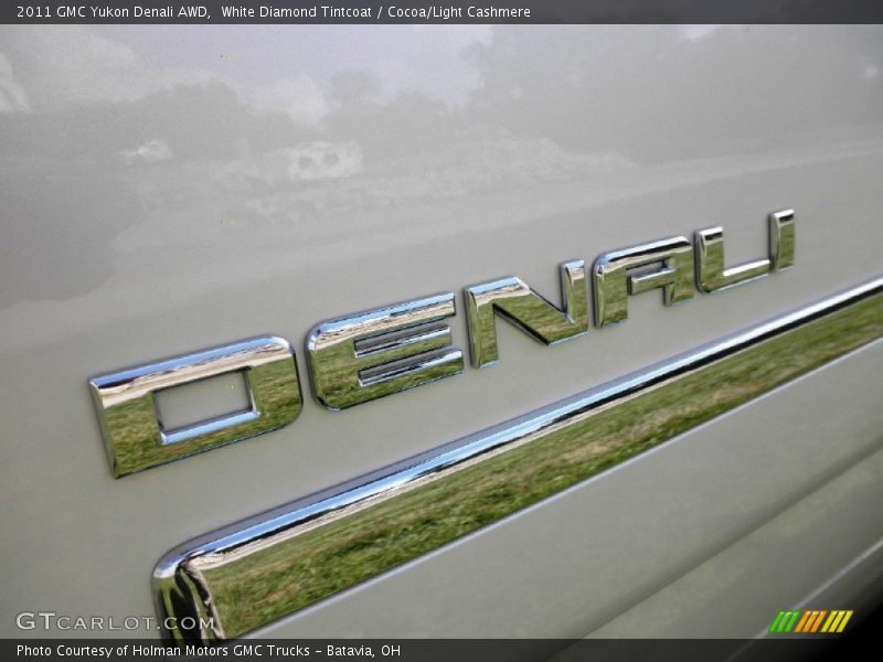 White Diamond Tintcoat / Cocoa/Light Cashmere 2011 GMC Yukon Denali AWD