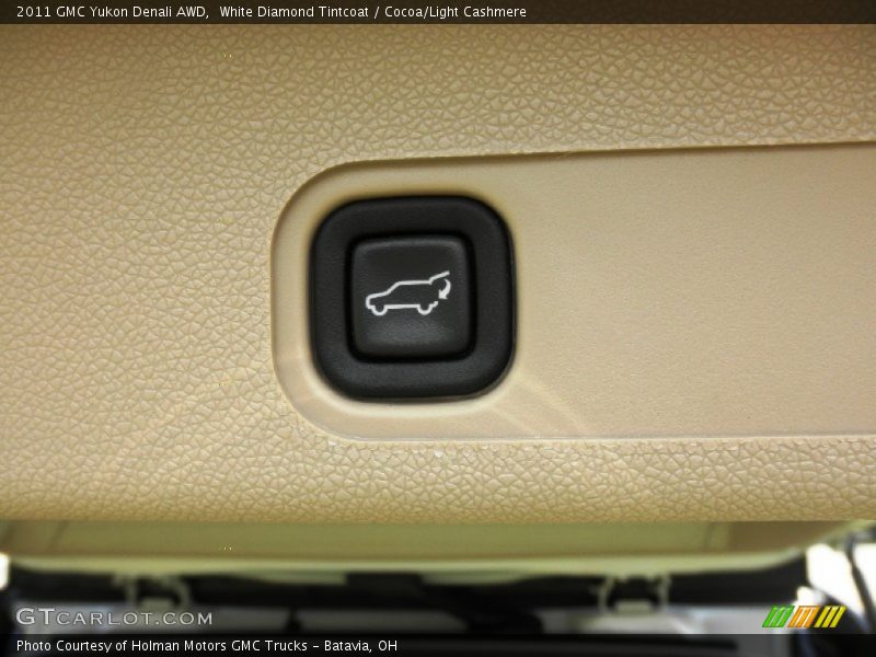 White Diamond Tintcoat / Cocoa/Light Cashmere 2011 GMC Yukon Denali AWD