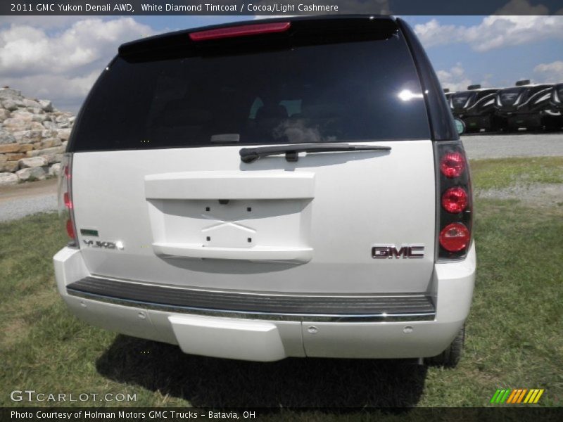 White Diamond Tintcoat / Cocoa/Light Cashmere 2011 GMC Yukon Denali AWD