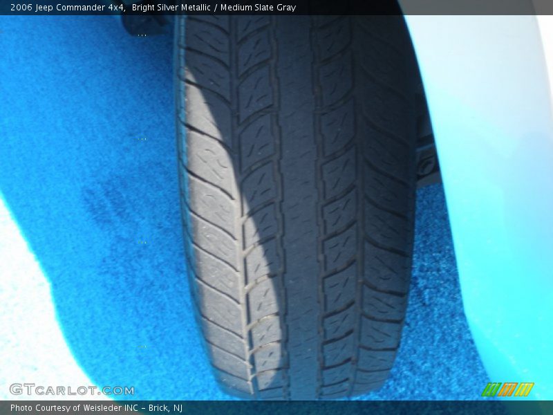 Bright Silver Metallic / Medium Slate Gray 2006 Jeep Commander 4x4