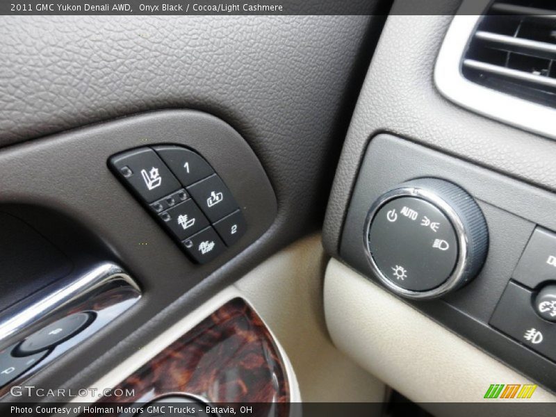 Onyx Black / Cocoa/Light Cashmere 2011 GMC Yukon Denali AWD