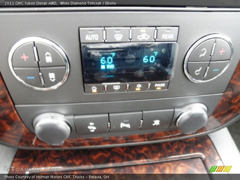 White Diamond Tintcoat / Ebony 2011 GMC Yukon Denali AWD