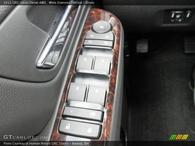 White Diamond Tintcoat / Ebony 2011 GMC Yukon Denali AWD