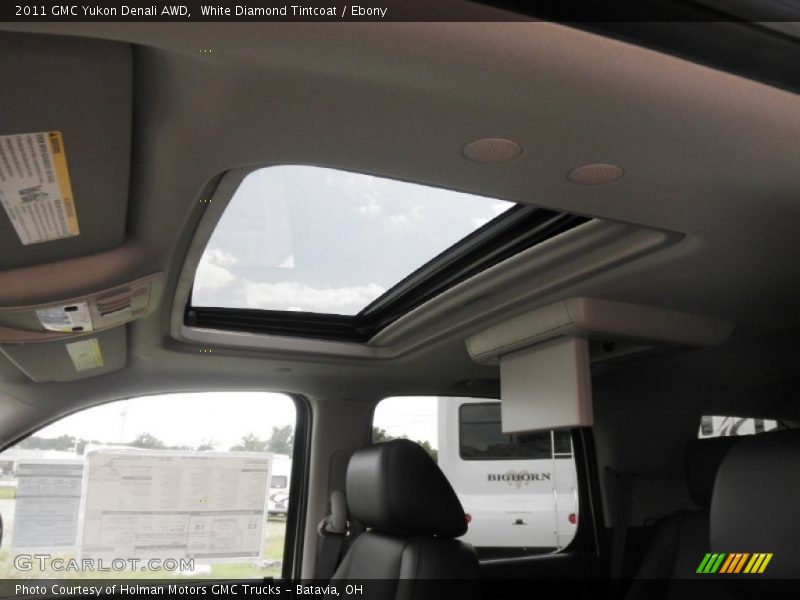 White Diamond Tintcoat / Ebony 2011 GMC Yukon Denali AWD