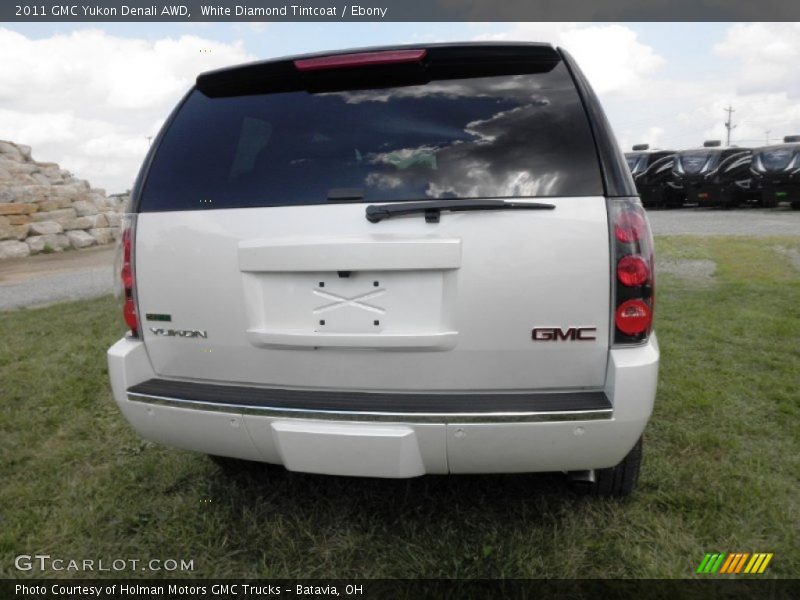 White Diamond Tintcoat / Ebony 2011 GMC Yukon Denali AWD