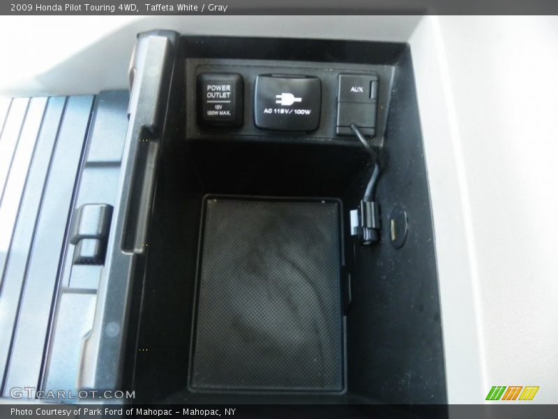 Taffeta White / Gray 2009 Honda Pilot Touring 4WD