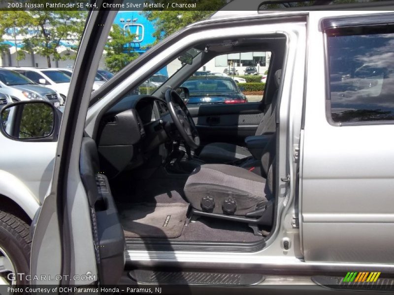 Chrome Silver Metallic / Charcoal 2003 Nissan Pathfinder SE 4x4