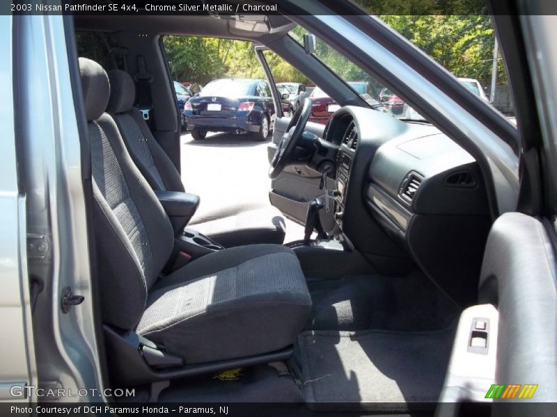 Chrome Silver Metallic / Charcoal 2003 Nissan Pathfinder SE 4x4
