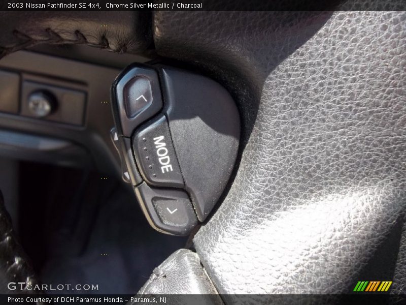 Chrome Silver Metallic / Charcoal 2003 Nissan Pathfinder SE 4x4