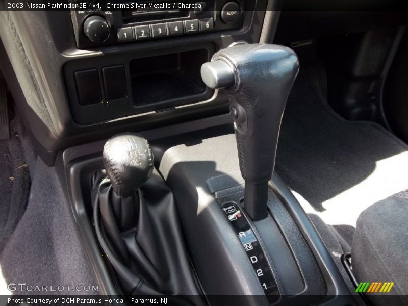 Chrome Silver Metallic / Charcoal 2003 Nissan Pathfinder SE 4x4