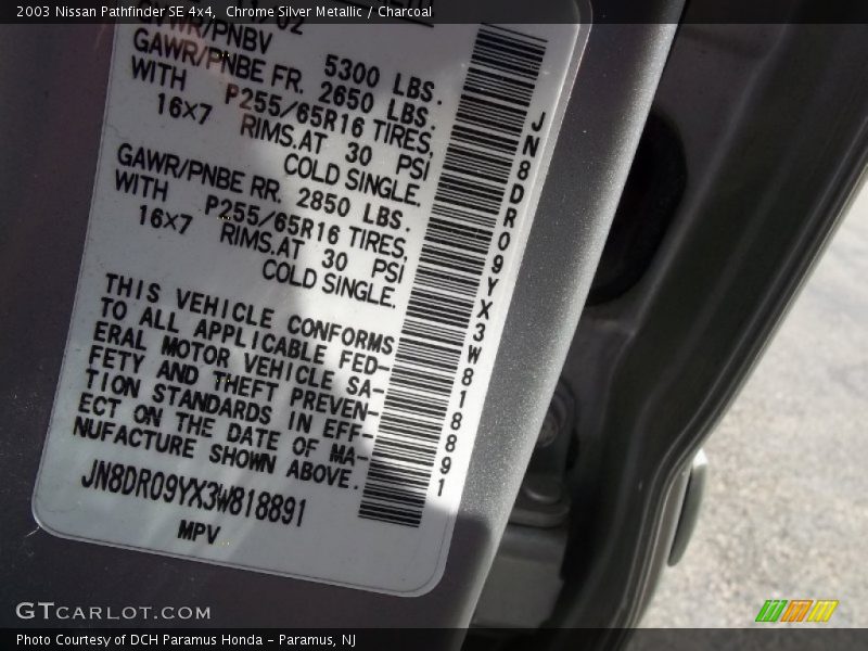 Chrome Silver Metallic / Charcoal 2003 Nissan Pathfinder SE 4x4