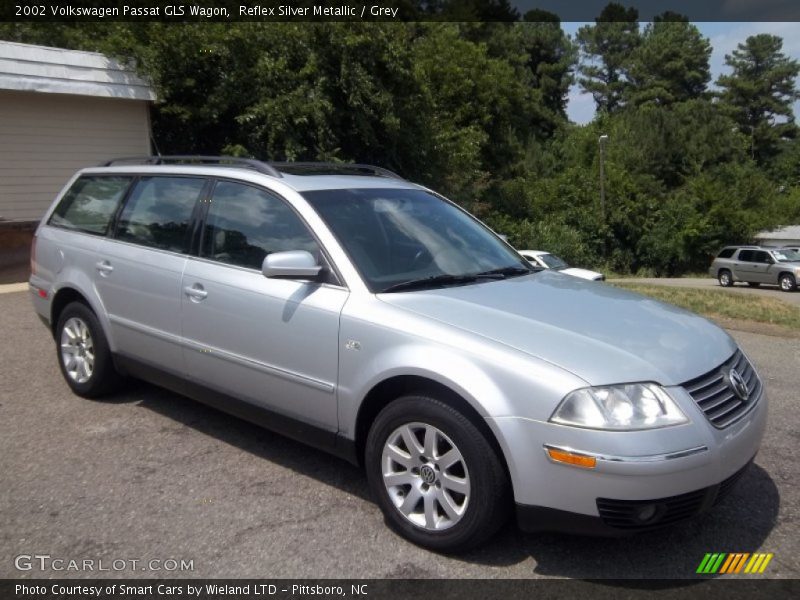 Front 3/4 View of 2002 Passat GLS Wagon