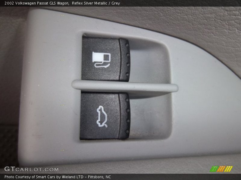 Reflex Silver Metallic / Grey 2002 Volkswagen Passat GLS Wagon