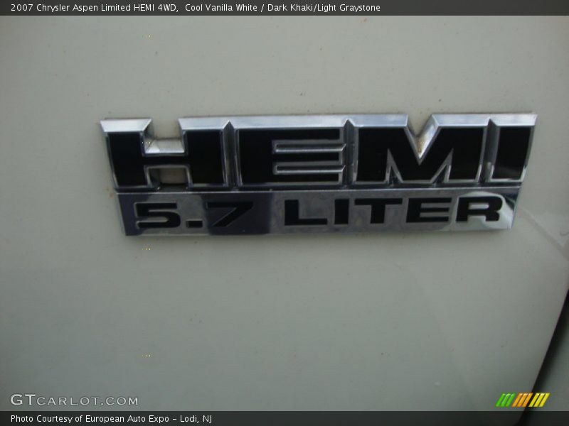 Cool Vanilla White / Dark Khaki/Light Graystone 2007 Chrysler Aspen Limited HEMI 4WD