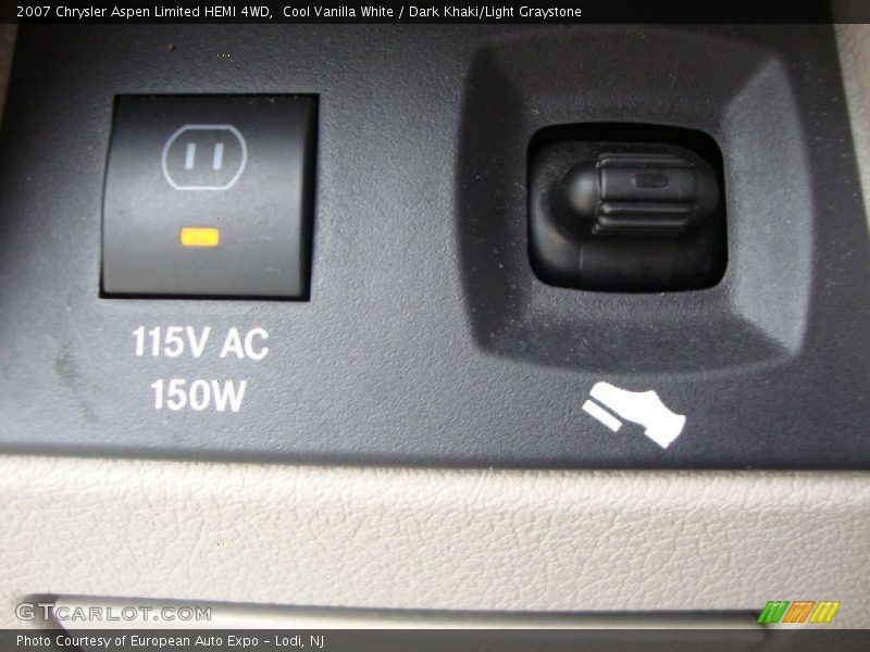 Cool Vanilla White / Dark Khaki/Light Graystone 2007 Chrysler Aspen Limited HEMI 4WD