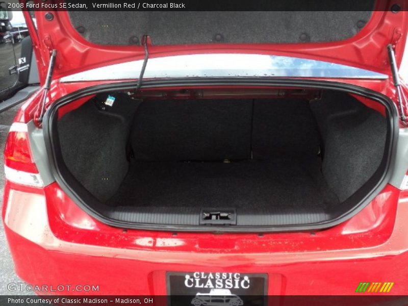 Vermillion Red / Charcoal Black 2008 Ford Focus SE Sedan